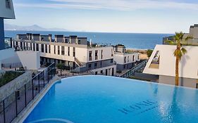 Iconic Sea Views Luxury Apartment